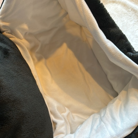 Penguin Sleeping bag soft velvet fabric with side zip for kids. - Picture 5 of 13